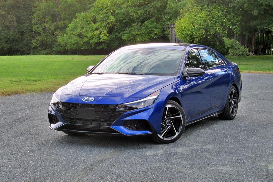 9 Best Features of the 2022 Hyundai Elantra