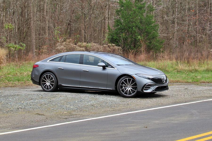 10 Best Features of the 2023 Mercedes-Benz EQS