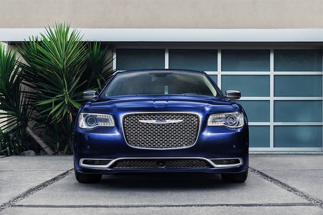 Best V-8 Luxury Cars