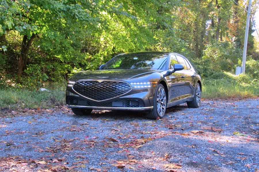 10 Best Features of the 2023 Genesis G90