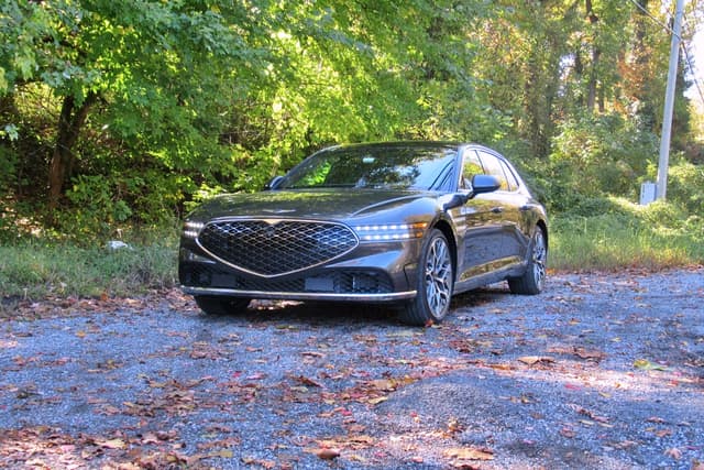 10 Best Features of the 2023 Genesis G90