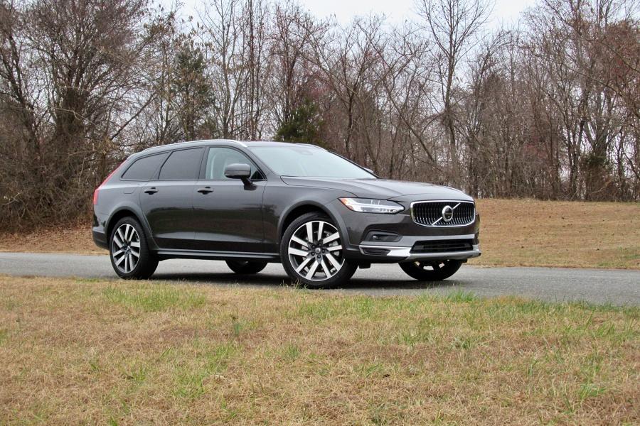 10 Best Features of the 2023 Volvo V90 Cross Country